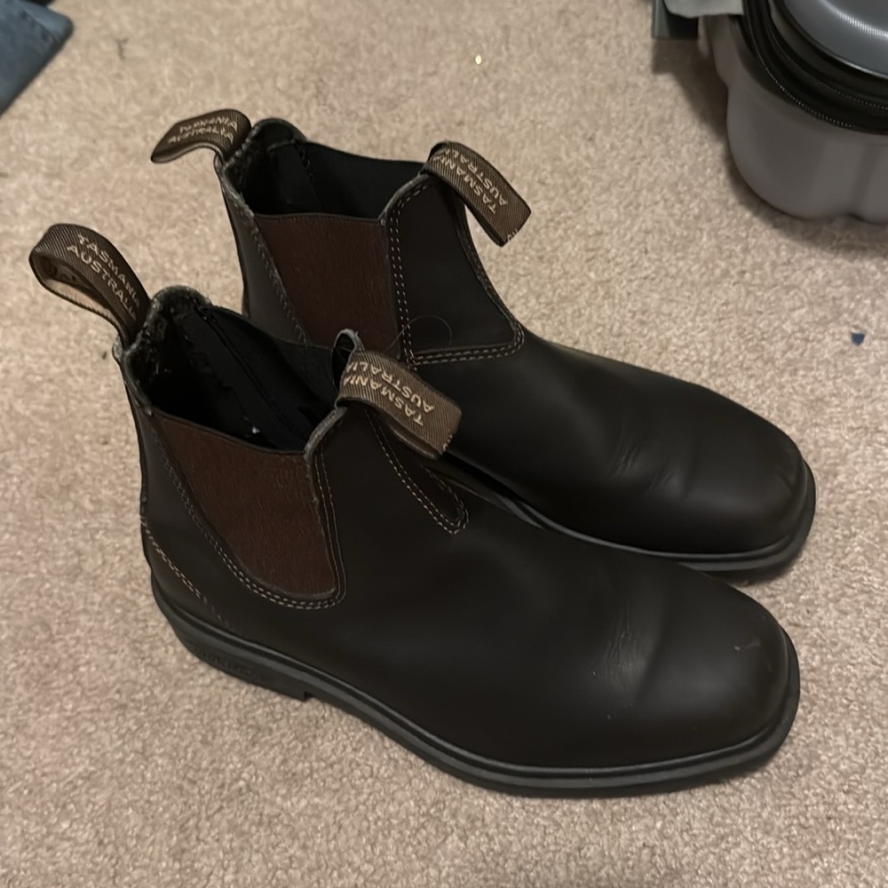 Blundstone Black and brown Ankle Boots with Elastic Panels and Durable Sole
